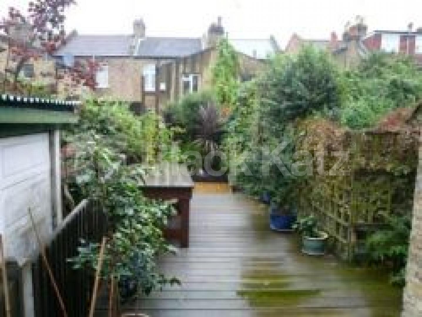 			LET!, 2 Bedroom, 1 bath, 1 reception Ground Floor Flat			 Crescent Road, ALEXANDRA PALACE
